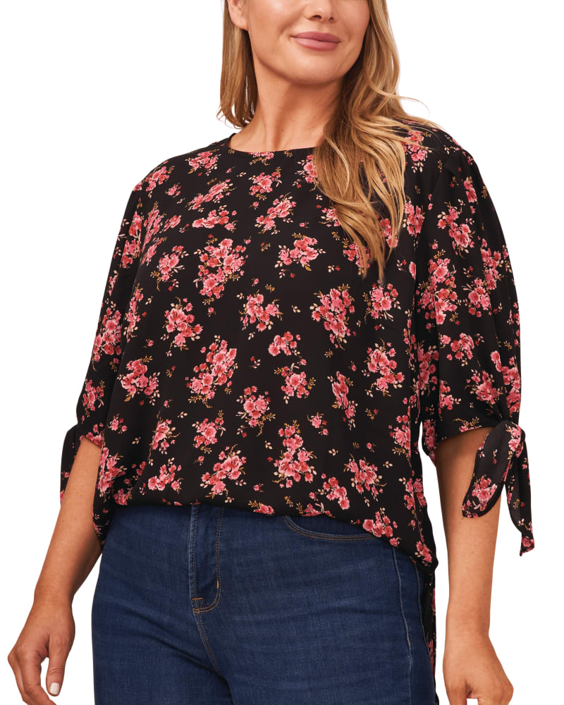 Front of a model wearing a size 1X Jamila Blouse in BLOOMROMANCERB by CeCe. | dia_product_style_image_id:263998